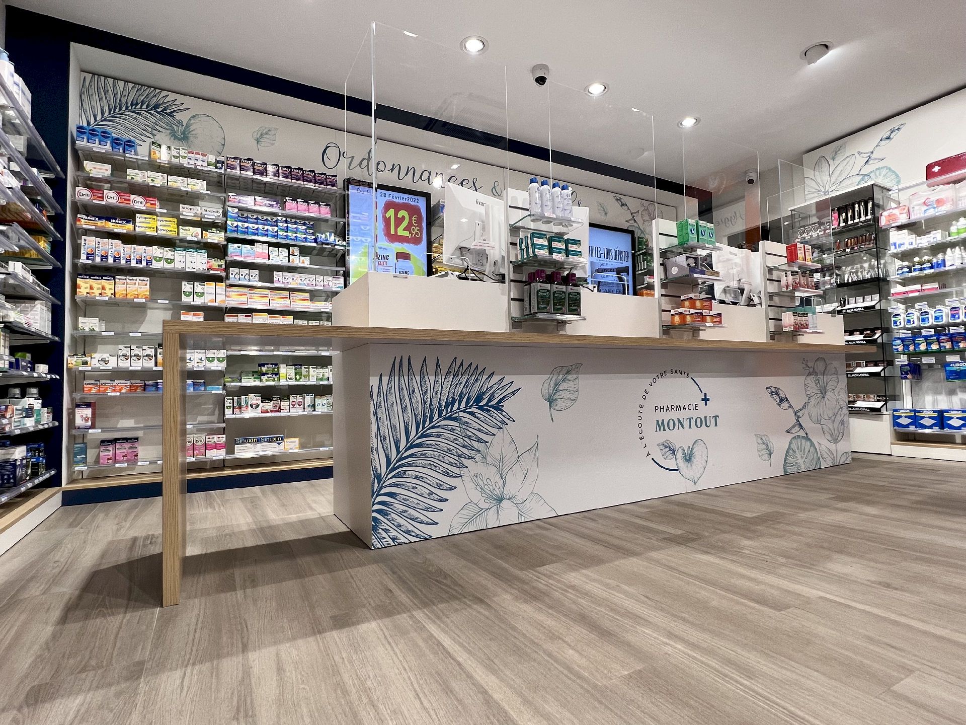 Montout pharmacie transfert construction agencement mobilier design logo 4
