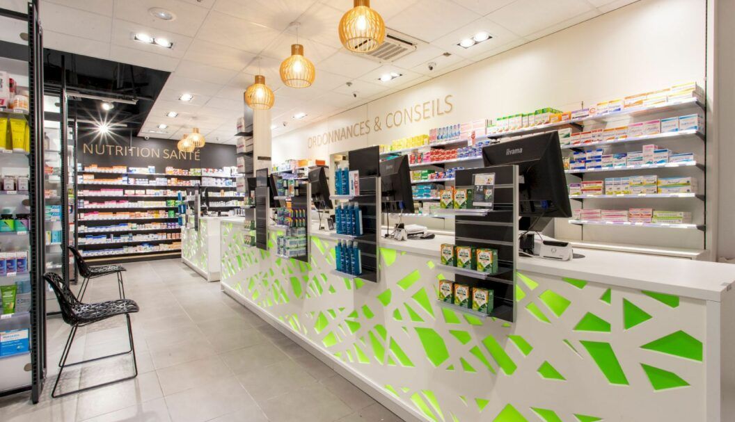 Pharmacie agencement mobilier renovation maureaux 8 témoignage